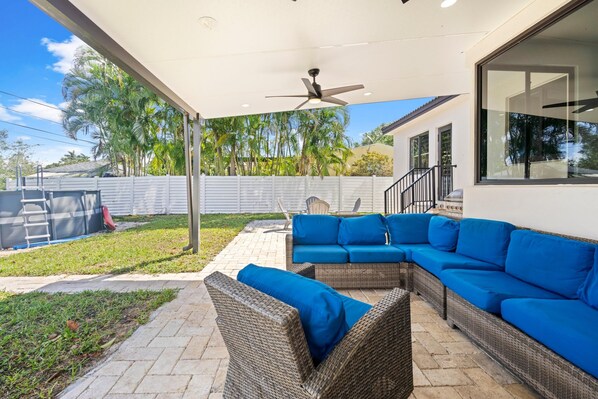 House | 3 bedrooms - Stunning 3 Bd Pool House w Enchanting Water Views (Fort Lauderdale)