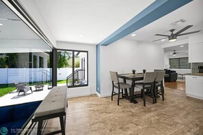 3 bedrooms - Stunning 3 Bd Pool House w Enchanting Water Views (Fort Lauderdale)