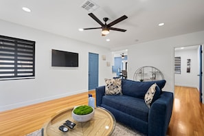 House | 3 bedrooms - Stunning 3 Bd Pool House w Enchanting Water Views (Fort Lauderdale)