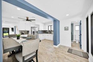 Interior - Stunning 3 Bd Pool House w Enchanting Water Views (Fort Lauderdale)