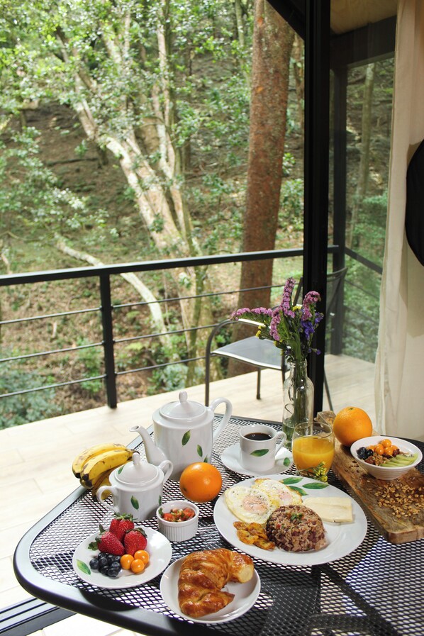 Free daily cooked-to-order breakfast - Serenity Ecolodge Costa Rica (Sabana Redonda)