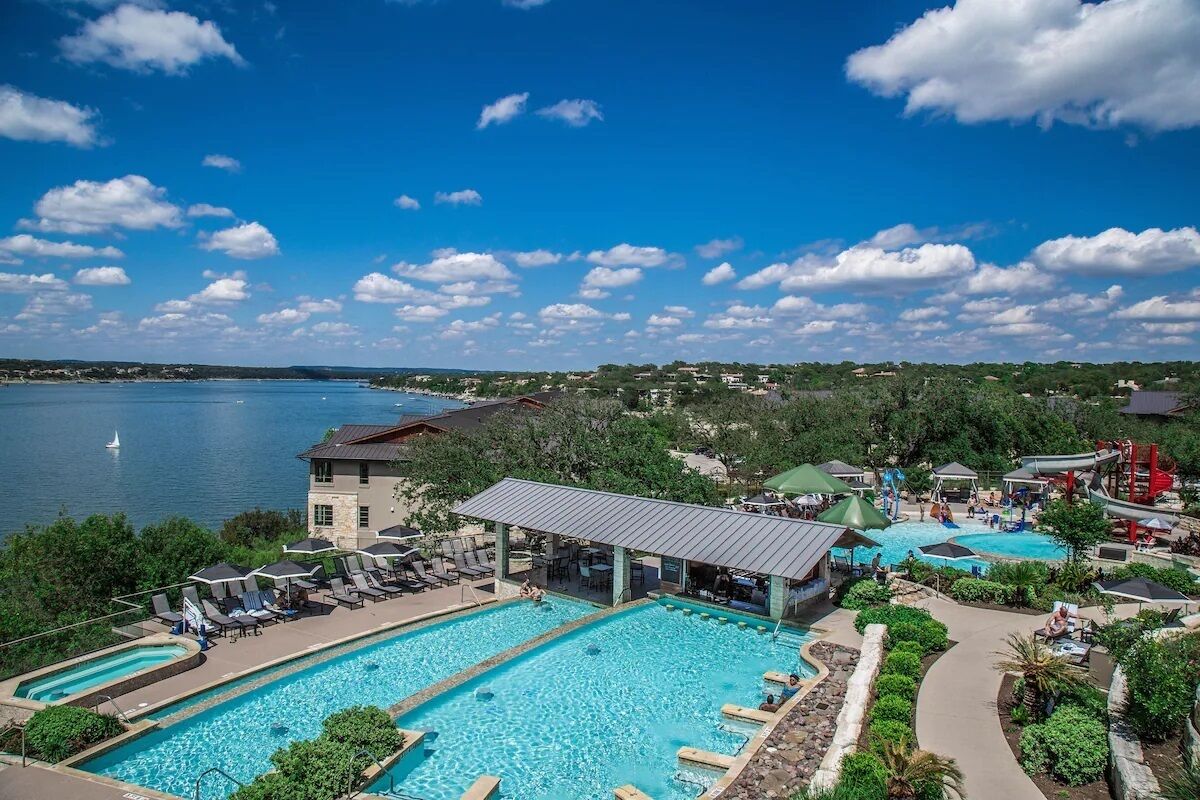 Comfortable and Suiting Stay! Pets Allowed, Outdoor Pool!