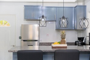 Deluxe Apartment, Mountain View | Private kitchen