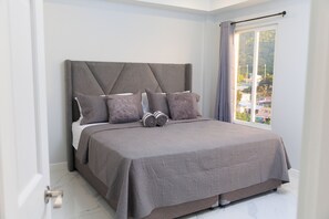 In-room safe, iron/ironing board, free WiFi, bed sheets - Caldera Villas (Soufrière)