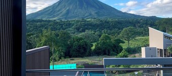 Brand new private Villa, spectacular views, pool, jacuzzi, sun deck, BBQ, WiFi