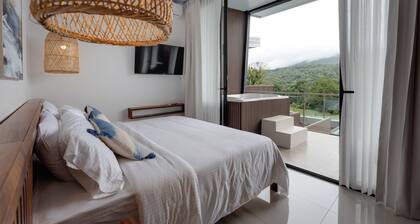 Stylish Volcano Villa w/ Jacuzzi & Private Pool, volcano views, sun deck, WiFi