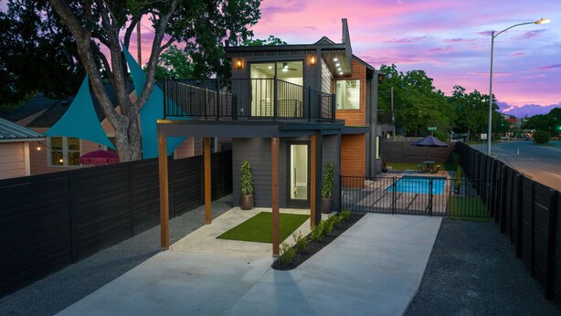 Exterior - Brand New Austin Downtown Home -Pool (Austin)