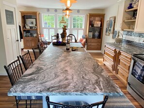 Microondas, horno, placa de cocina y lavavajillas