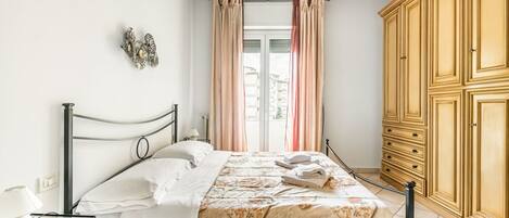 1 chambre, fer et planche Ă repasser, Wi-Fi, draps fournis