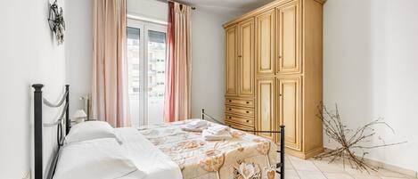 1 chambre, fer et planche Ă repasser, Wi-Fi, literie fournie