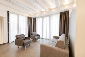 Living area - Central and Modern Studio with Terrace! (Pescara)