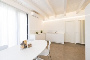 Dining - Central and Modern Studio with Terrace! (Pescara)