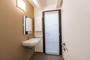 Dusche, Haartrockner, Bidet