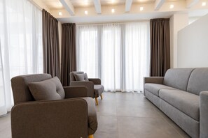 Living area - Central and Modern Studio with Terrace! (Pescara)