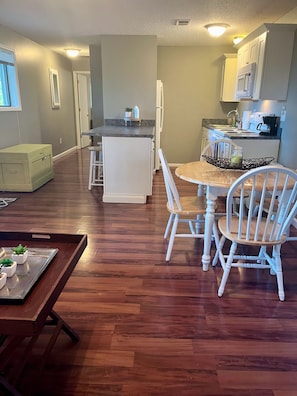 Dining - 1 BR Condo Next to Pool with a View, 1 Mile to SDC. 3 Miles to Branson’s Strip.  (Reeds Spring)