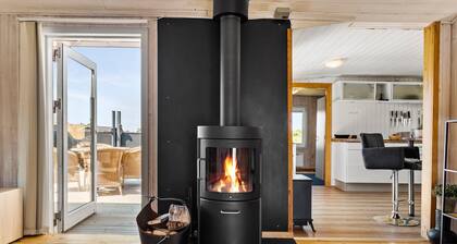 Lovely home in Thisted with kitchen