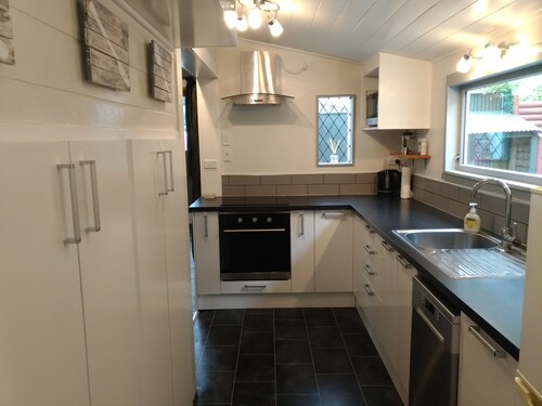 Charming cottage central to all beautiful Napier has to offer.  Pet Friendly 😀