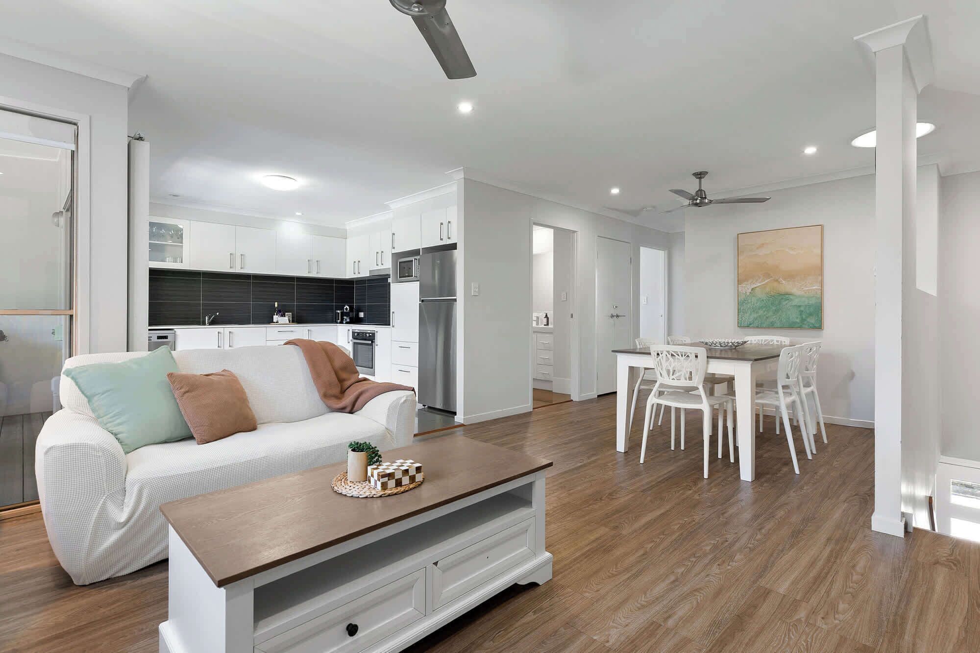 Televisión y oficina 