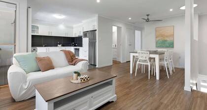Spacious 3BR Townhouse•Pet Friendly•Shops Nearby