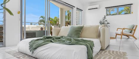 3 bedrooms, desk, iron/ironing board, WiFi