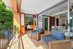 1 habitación, tabla de planchar con plancha, cuna de viaje y wifi 