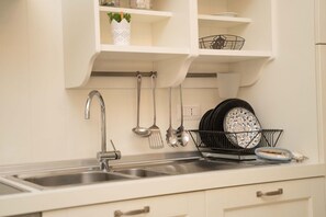 Fridge, oven, stovetop, coffee/tea maker - Langhe Nascetta, authentic atmosphere (Novello)