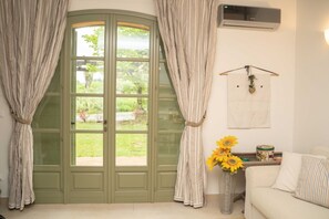 TV - Langhe Nascetta, authentic atmosphere (Novello)