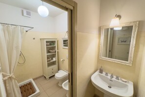 تجهيزات دش، مجففات شعر، مراحيض شطف، مناشف