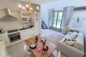 Interior - Langhe Nascetta, authentic atmosphere (Novello)