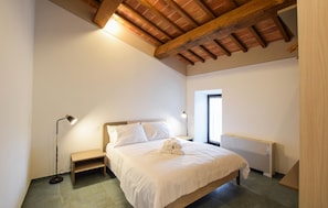 2 slaapkamers, reisbedje, gratis wifi, beddengoed