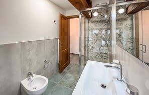 Een douche, een haardroger