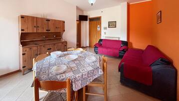 Fernseher, Tischtennisplatte