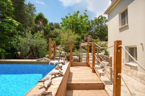 Villekulla Villa: Tranquil Stay with Sea Views