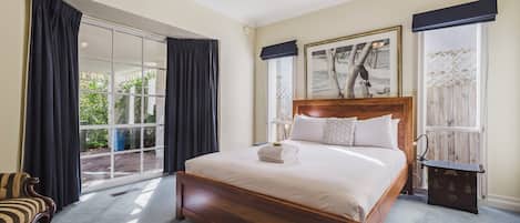 3 bedrooms, desk, iron/ironing board, WiFi