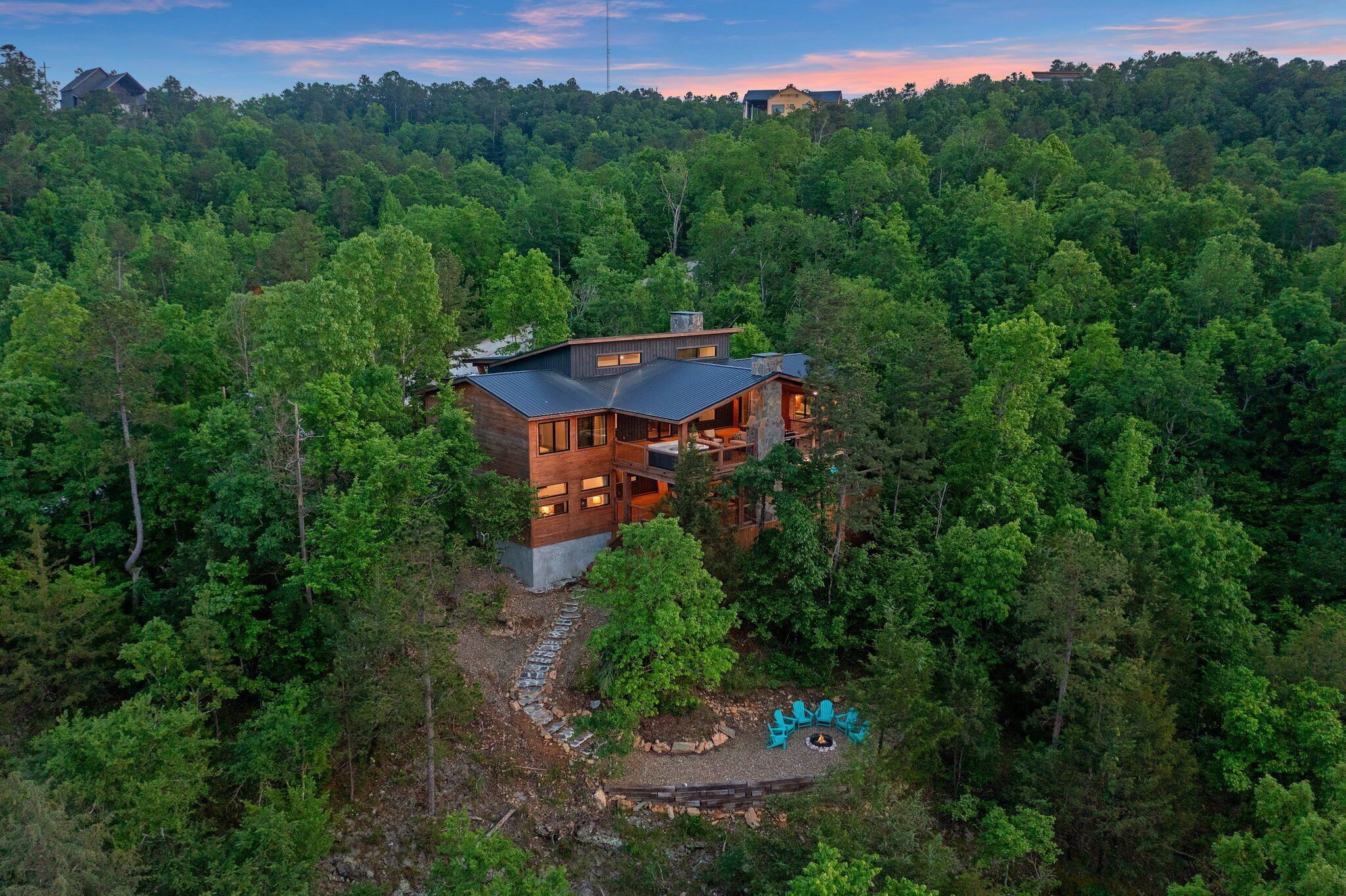 Forest View on the Creek- Hot Tub, Views, Firepit