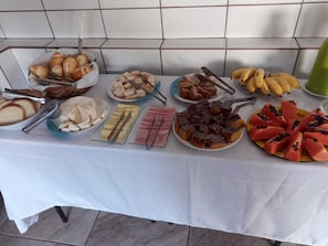 Free daily continental breakfast  - Vila a Arte de Minas (Tiradentes)