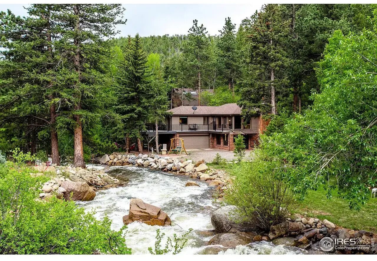 Riverside Retreat with Red Rock Canyon Views and High-Speed Internet