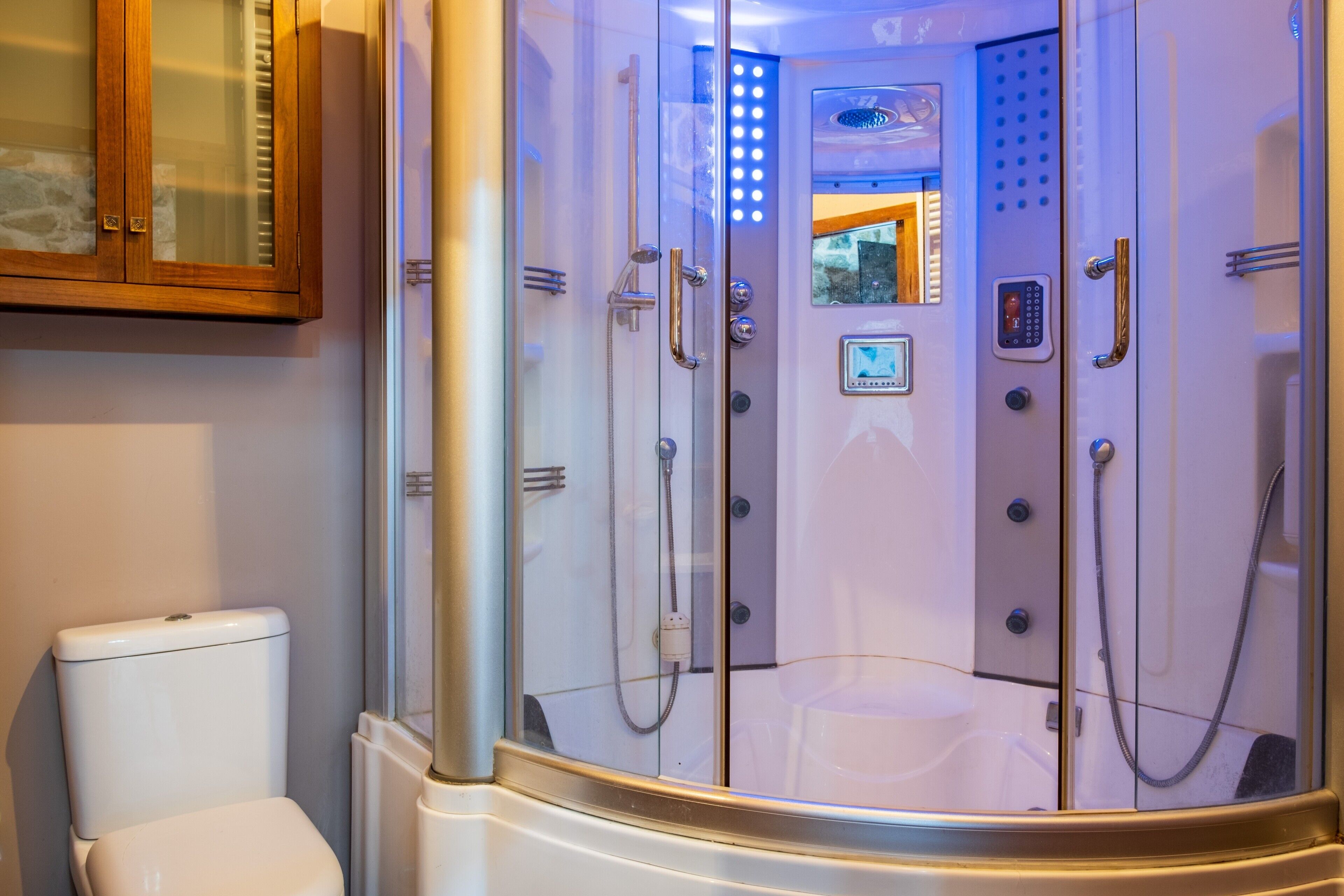 Een douche, handdoeken