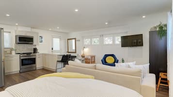 1 bedroom, desk, iron/ironing board, free WiFi