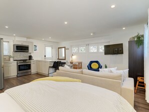 1 bedroom, desk, iron/ironing board, free WiFi