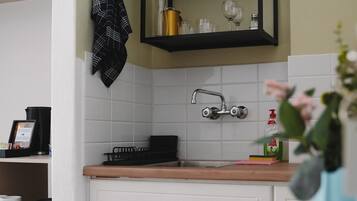 Fridge, stovetop, coffee/tea maker, electric kettle