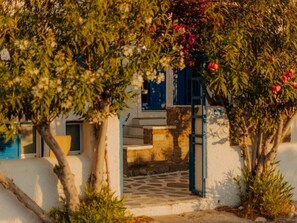 Exterior - Studio Apartment '5' with Private Terrace, Wi-Fi and Air Conditioning (Paros)