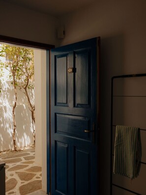 Interior - Studio Apartment '5' with Private Terrace, Wi-Fi and Air Conditioning (Paros)