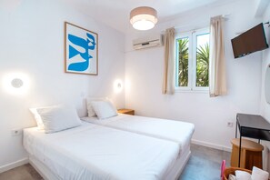 1 bedroom, free WiFi, bed sheets - Studio Apartment '5' with Private Terrace, Wi-Fi and Air Conditioning (Paros)