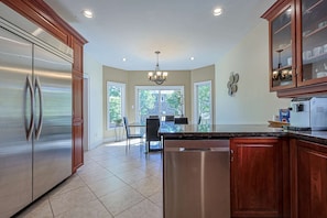 Private kitchen - Harmony House: 7-BR Multi family & Group Oasis with Dual Living (Richmond Hill)
