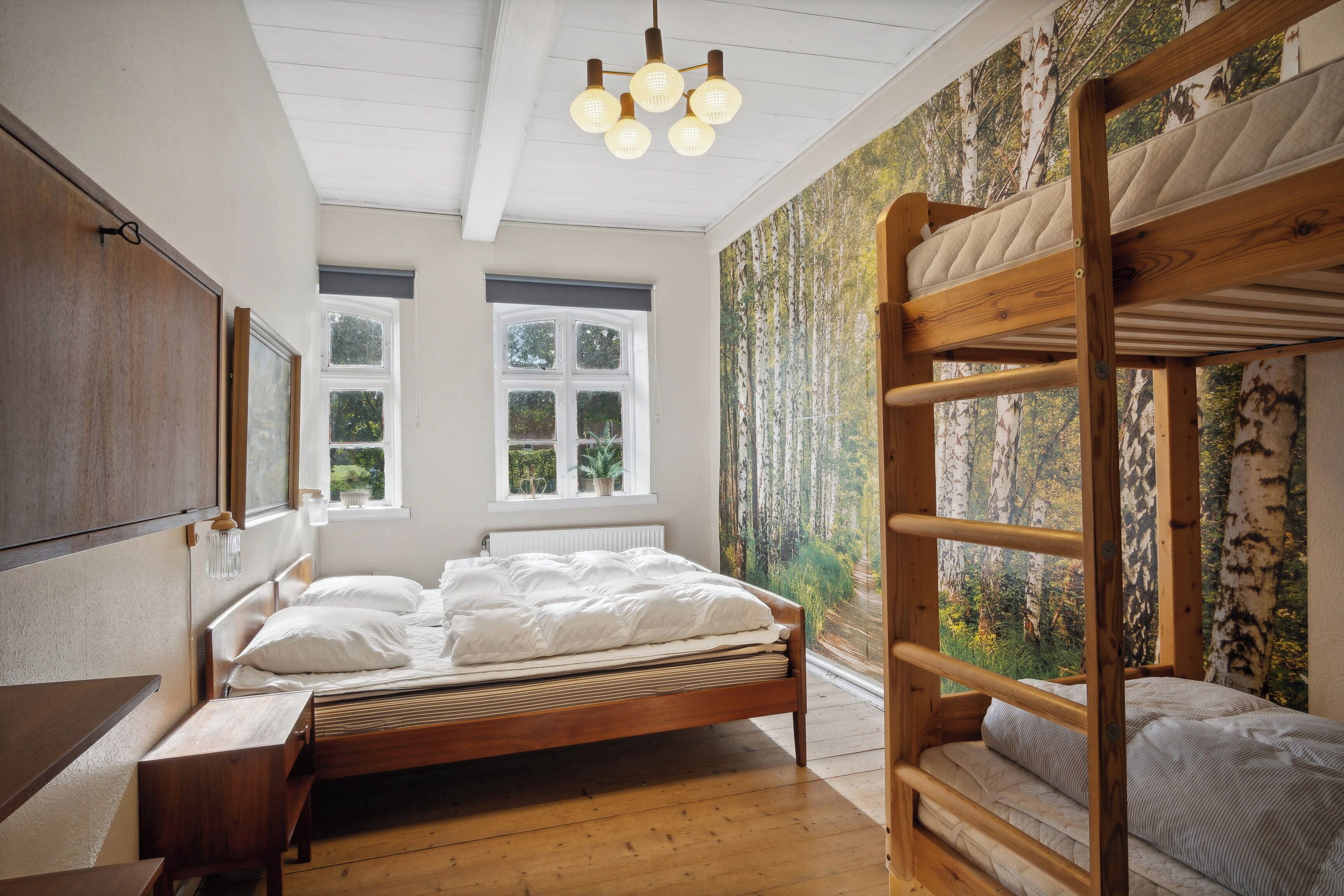 4 bedrooms, in-room safe, iron/ironing board, free WiFi