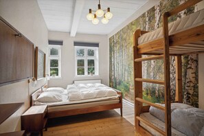 4 bedrooms, in-room safe, iron/ironing board, free WiFi
