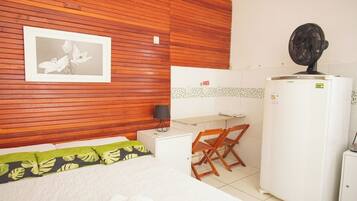 Basic Apartment | Private kitchen | Shared fridge, microwave