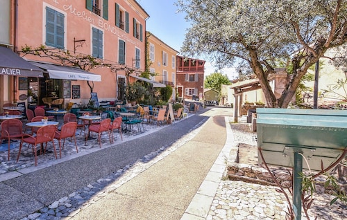 Awesome home in Moustiers-Sainte-Marie