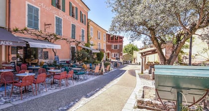 Awesome home in Moustiers-Sainte-Marie